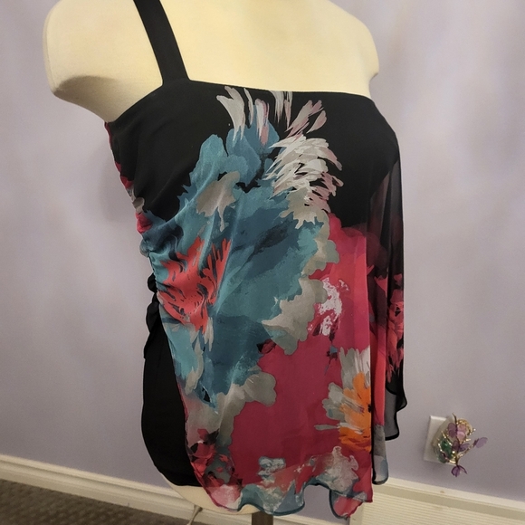 Women's top - Picture 2 of 8